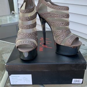 Wild Pair | Canon | Taupe/tan | Size 9